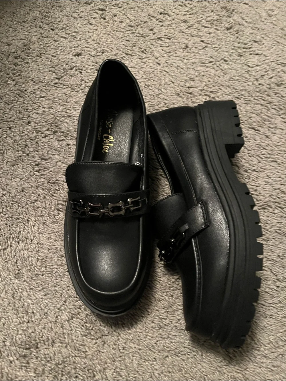 Chase + Chloe Black Chain-Accent Women's Loafers